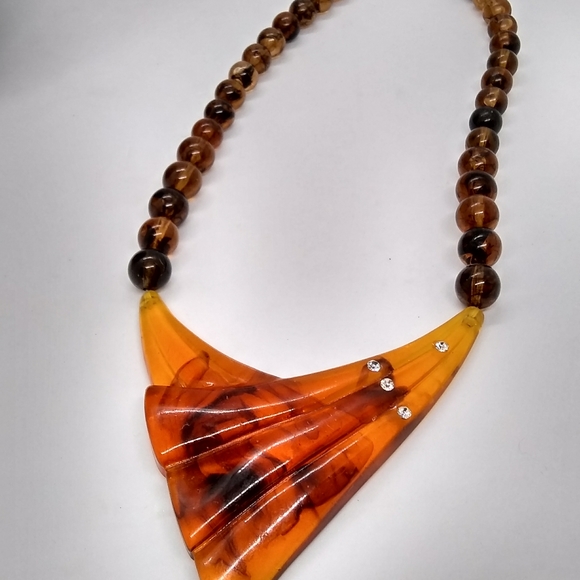 Vintage faux amber beaded necklace - Picture 3 of 13